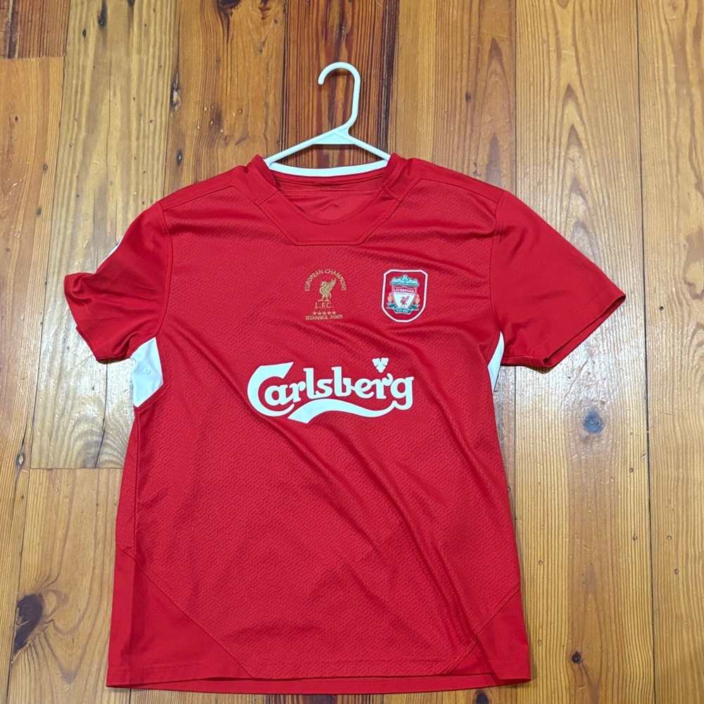 Liverpool FC Red Soccer Jersey #8 Gerrard